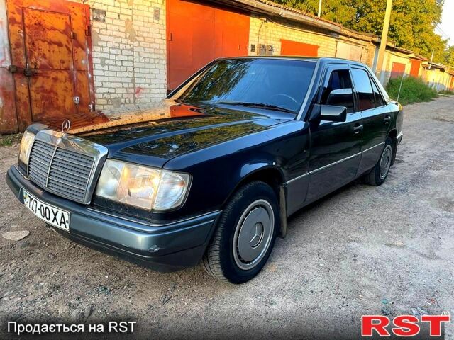 Черный Мерседес Е-Класс, объемом двигателя 2.3 л и пробегом 290 тыс. км за 2500 $, фото 1 на Automoto.ua