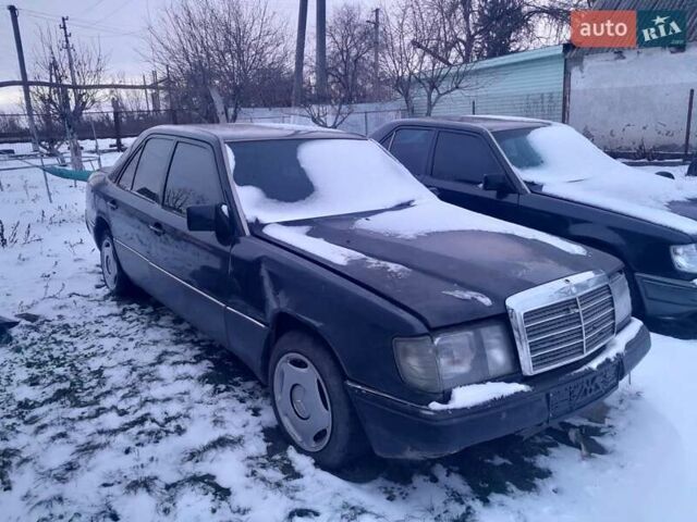 Черный Мерседес Е-Класс, объемом двигателя 2 л и пробегом 430 тыс. км за 1300 $, фото 1 на Automoto.ua