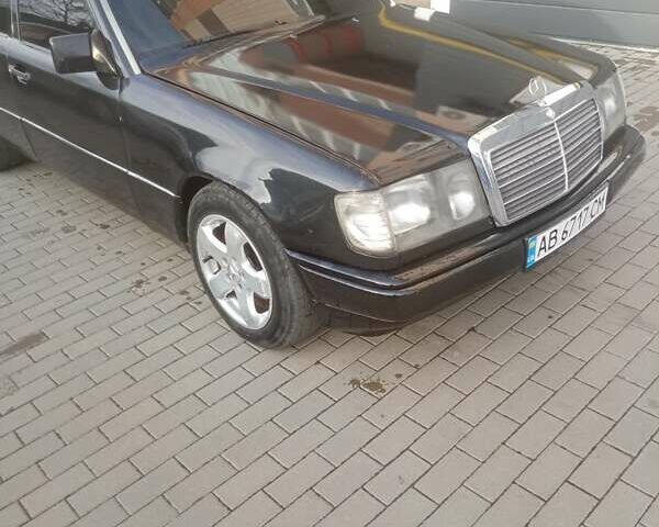 Чорний Мерседес Е-Клас, об'ємом двигуна 2.6 л та пробігом 438 тис. км за 1800 $, фото 1 на Automoto.ua