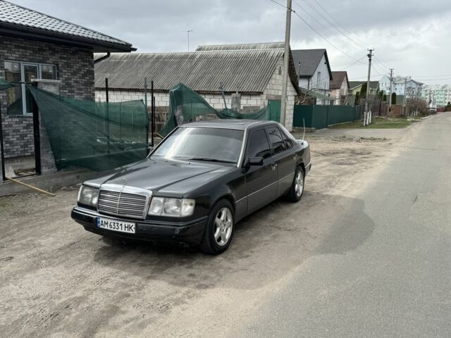 Черный Мерседес Е-Класс, объемом двигателя 2.3 л и пробегом 190 тыс. км за 1750 $, фото 1 на Automoto.ua