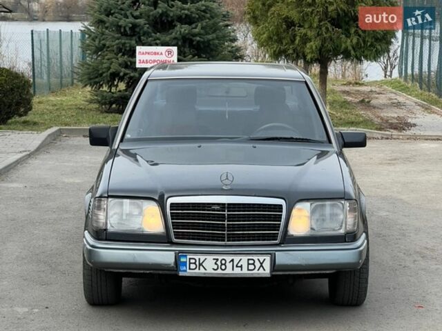 Черный Мерседес Е-Класс, объемом двигателя 2.5 л и пробегом 470 тыс. км за 1800 $, фото 1 на Automoto.ua