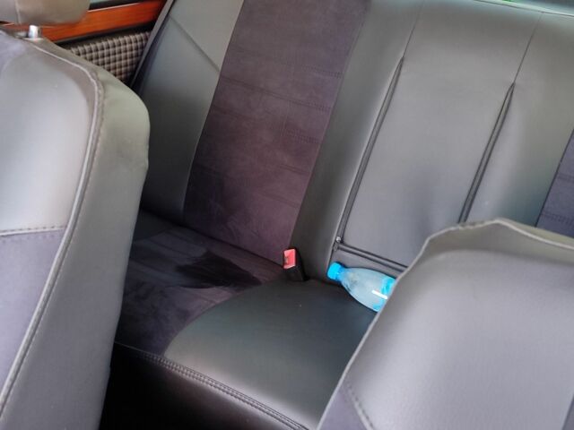 Черный Мерседес Е-Класс, объемом двигателя 2 л и пробегом 330 тыс. км за 5000 $, фото 1 на Automoto.ua