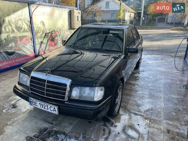 Черный Мерседес Е-Класс, объемом двигателя 2.5 л и пробегом 460 тыс. км за 2350 $, фото 1 на Automoto.ua