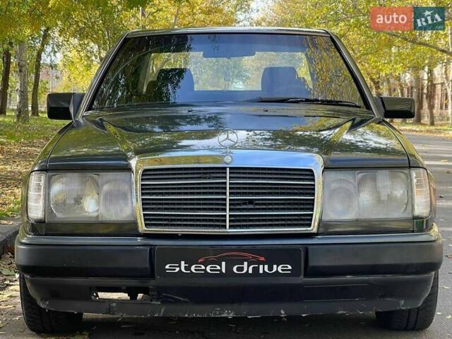 Черный Мерседес Е-Класс, объемом двигателя 2.3 л и пробегом 346 тыс. км за 2799 $, фото 1 на Automoto.ua