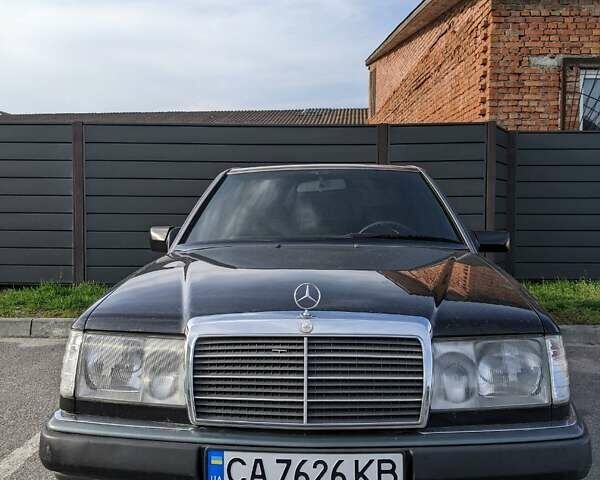 Чорний Мерседес Е-Клас, об'ємом двигуна 2.2 л та пробігом 377 тис. км за 4000 $, фото 1 на Automoto.ua