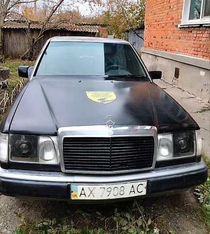 Черный Мерседес Е-Класс, объемом двигателя 2 л и пробегом 0 тыс. км за 2100 $, фото 1 на Automoto.ua