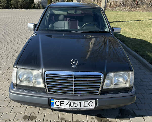 Черный Мерседес Е-Класс, объемом двигателя 2.5 л и пробегом 350 тыс. км за 3500 $, фото 1 на Automoto.ua