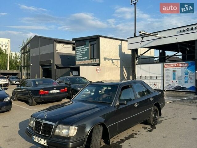 Чорний Мерседес Е-Клас, об'ємом двигуна 2 л та пробігом 400 тис. км за 1850 $, фото 1 на Automoto.ua