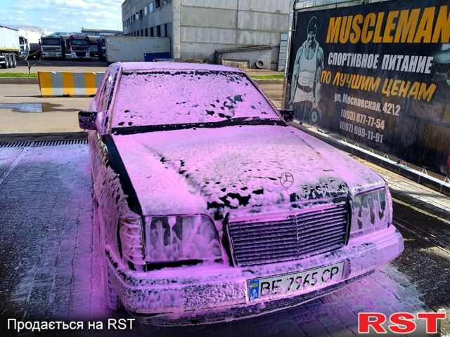 Черный Мерседес Е-Класс, объемом двигателя 2.2 л и пробегом 443 тыс. км за 2000 $, фото 1 на Automoto.ua