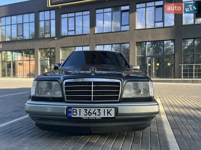 Чорний Мерседес Е-Клас, об'ємом двигуна 2 л та пробігом 680 тис. км за 3500 $, фото 1 на Automoto.ua