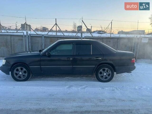 Чорний Мерседес Е-Клас, об'ємом двигуна 2 л та пробігом 438 тис. км за 3650 $, фото 1 на Automoto.ua