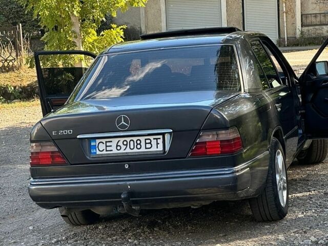 Чорний Мерседес Е-Клас, об'ємом двигуна 2 л та пробігом 400 тис. км за 2000 $, фото 1 на Automoto.ua