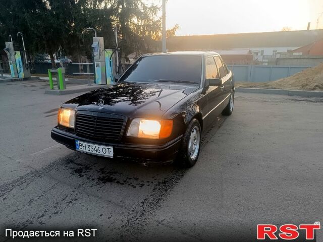 Черный Мерседес Е-Класс, объемом двигателя 2.2 л и пробегом 369 тыс. км за 2300 $, фото 1 на Automoto.ua