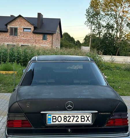 Чорний Мерседес Е-Клас, об'ємом двигуна 2.5 л та пробігом 300 тис. км за 2000 $, фото 1 на Automoto.ua