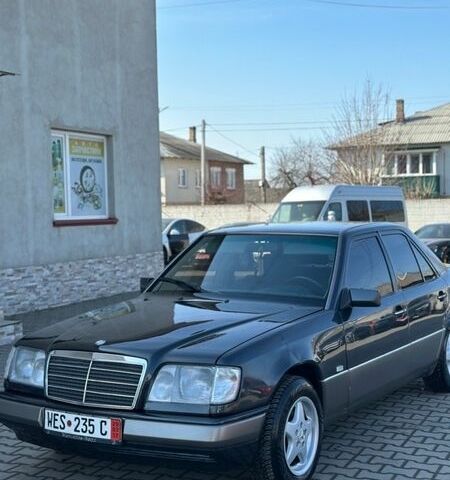 Чорний Мерседес Е-Клас, об'ємом двигуна 2.2 л та пробігом 500 тис. км за 2888 $, фото 1 на Automoto.ua