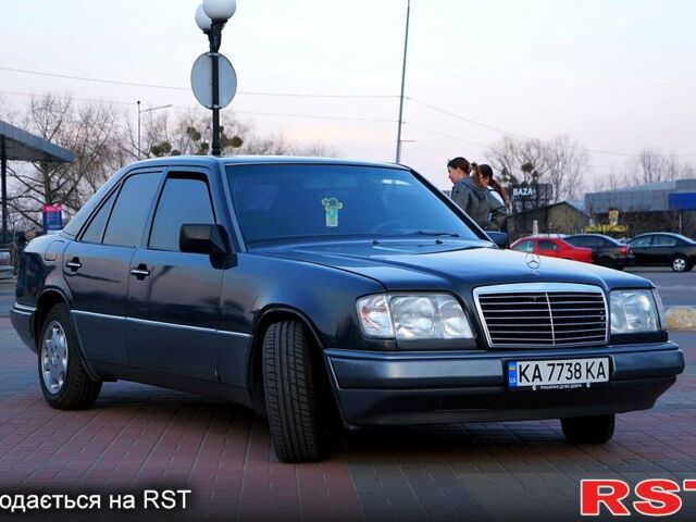 Чорний Мерседес Е-Клас, об'ємом двигуна 2 л та пробігом 450 тис. км за 3200 $, фото 1 на Automoto.ua