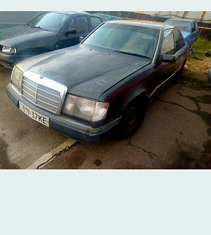 Чорний Мерседес Е-Клас, об'ємом двигуна 2 л та пробігом 235 тис. км за 650 $, фото 1 на Automoto.ua