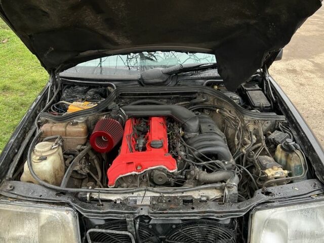 Черный Мерседес Е-Класс, объемом двигателя 2.8 л и пробегом 300 тыс. км за 2700 $, фото 1 на Automoto.ua