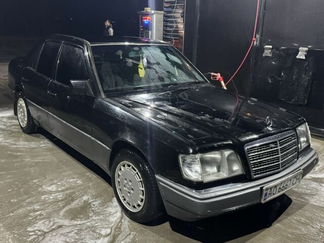 Чорний Мерседес Е-Клас, об'ємом двигуна 2 л та пробігом 350 тис. км за 1999 $, фото 1 на Automoto.ua