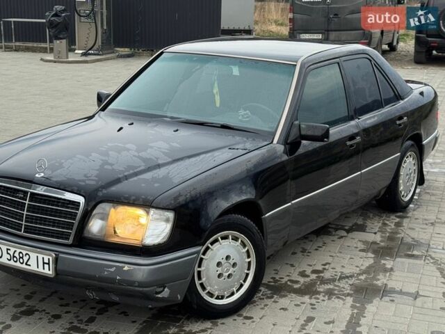 Чорний Мерседес Е-Клас, об'ємом двигуна 2 л та пробігом 350 тис. км за 1999 $, фото 1 на Automoto.ua