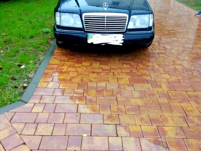 Чорний Мерседес Е-Клас, об'ємом двигуна 3 л та пробігом 250 тис. км за 2499 $, фото 1 на Automoto.ua