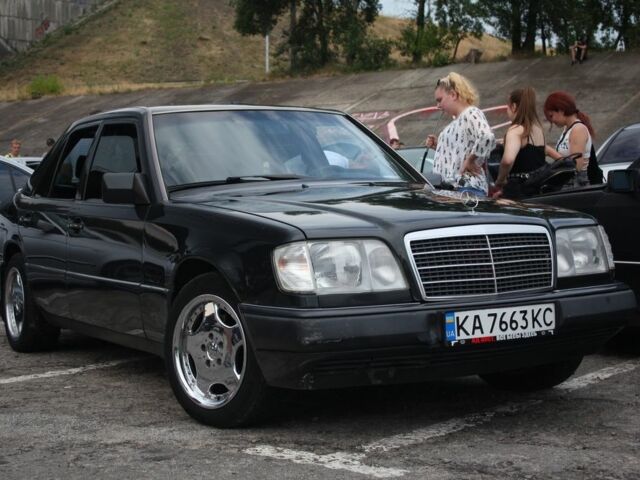 Черный Мерседес Е-Класс, объемом двигателя 2.3 л и пробегом 401 тыс. км за 4000 $, фото 1 на Automoto.ua