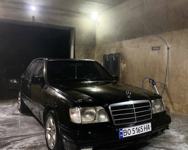 Черный Мерседес Е-Класс, объемом двигателя 2.2 л и пробегом 500 тыс. км за 2900 $, фото 1 на Automoto.ua