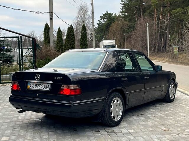 Чорний Мерседес Е-Клас, об'ємом двигуна 2.2 л та пробігом 310 тис. км за 3500 $, фото 1 на Automoto.ua