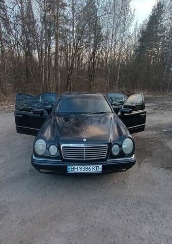 Чорний Мерседес Е-Клас, об'ємом двигуна 2.3 л та пробігом 507 тис. км за 2500 $, фото 1 на Automoto.ua