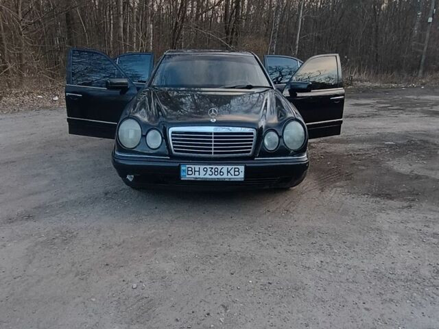 Черный Мерседес Е-Класс, объемом двигателя 2.3 л и пробегом 507 тыс. км за 2500 $, фото 1 на Automoto.ua