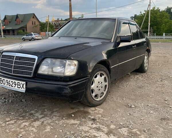Чорний Мерседес Е-Клас, об'ємом двигуна 2.2 л та пробігом 320 тис. км за 1200 $, фото 1 на Automoto.ua