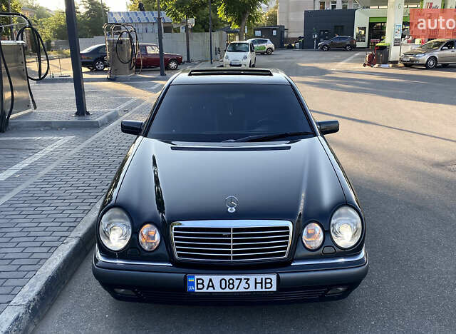 Черный Мерседес Е-Класс, объемом двигателя 3.2 л и пробегом 278 тыс. км за 7000 $, фото 1 на Automoto.ua