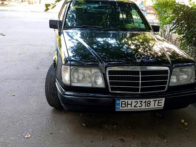 Черный Мерседес Е-Класс, объемом двигателя 2 л и пробегом 0 тыс. км за 2150 $, фото 1 на Automoto.ua