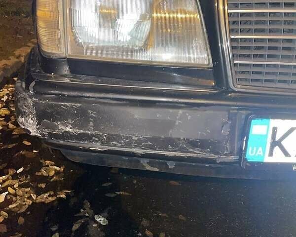 Черный Мерседес Е-Класс, объемом двигателя 2.3 л и пробегом 401 тыс. км за 4000 $, фото 1 на Automoto.ua