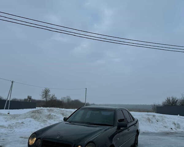 Чорний Мерседес Е-Клас, об'ємом двигуна 2.3 л та пробігом 358 тис. км за 2499 $, фото 1 на Automoto.ua