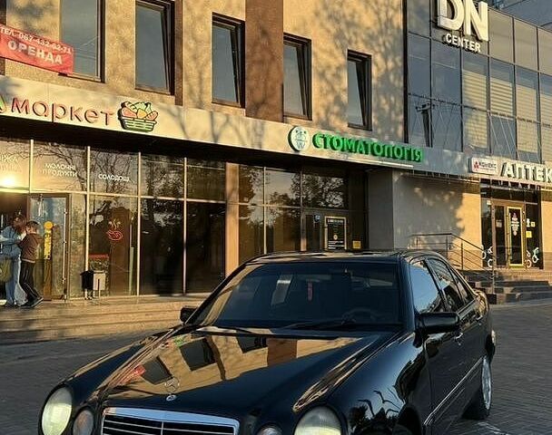 Чорний Мерседес Е-Клас, об'ємом двигуна 2.3 л та пробігом 500 тис. км за 2300 $, фото 1 на Automoto.ua
