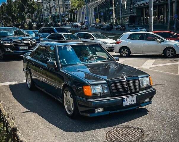 Черный Мерседес Е-Класс, объемом двигателя 4.2 л и пробегом 310 тыс. км за 13500 $, фото 1 на Automoto.ua