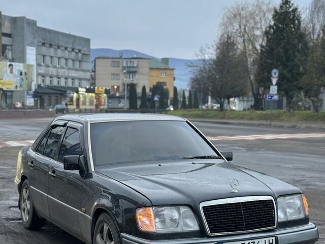 Черный Мерседес Е-Класс, объемом двигателя 2 л и пробегом 471 тыс. км за 2400 $, фото 1 на Automoto.ua