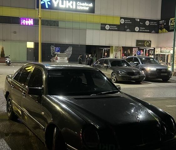 Чорний Мерседес Е-Клас, об'ємом двигуна 0 л та пробігом 3 тис. км за 2700 $, фото 1 на Automoto.ua