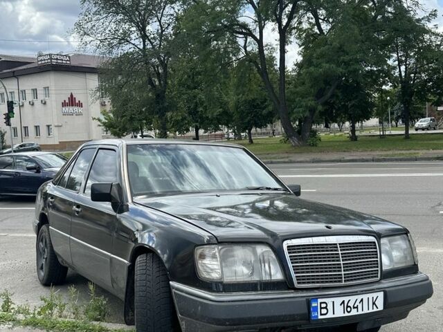 Черный Мерседес Е-Класс, объемом двигателя 2.2 л и пробегом 498 тыс. км за 2000 $, фото 1 на Automoto.ua