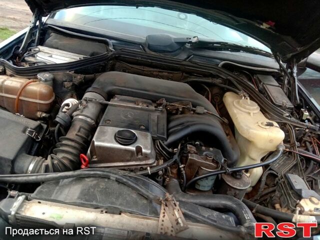 Черный Мерседес Е-Класс, объемом двигателя 2.5 л и пробегом 360 тыс. км за 2500 $, фото 1 на Automoto.ua