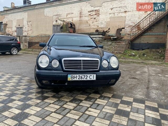 Черный Мерседес Е-Класс, объемом двигателя 2.3 л и пробегом 209 тыс. км за 2200 $, фото 1 на Automoto.ua