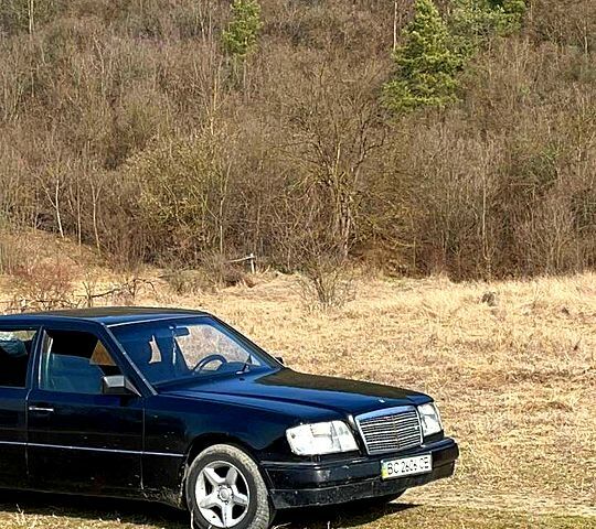 Чорний Мерседес Е-Клас, об'ємом двигуна 2.2 л та пробігом 369 тис. км за 350 $, фото 1 на Automoto.ua
