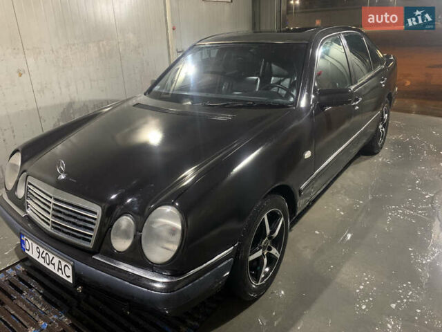 Чорний Мерседес Е-Клас, об'ємом двигуна 3.2 л та пробігом 350 тис. км за 2150 $, фото 1 на Automoto.ua