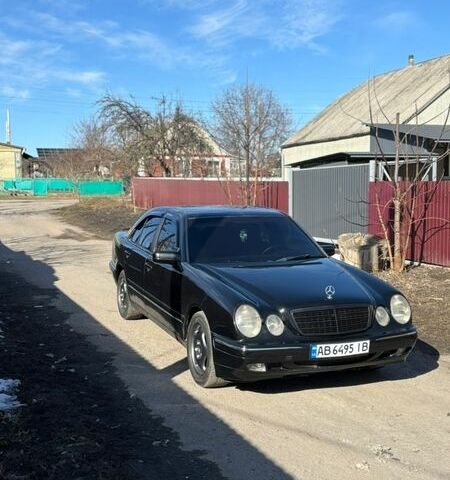 Черный Мерседес Е-Класс, объемом двигателя 2 л и пробегом 388 тыс. км за 2800 $, фото 1 на Automoto.ua
