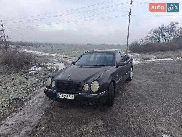 Черный Мерседес Е-Класс, объемом двигателя 3.2 л и пробегом 362 тыс. км за 3550 $, фото 1 на Automoto.ua