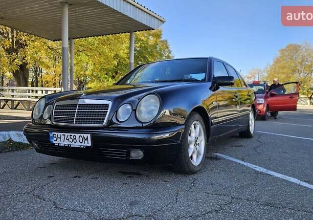 Черный Мерседес Е-Класс, объемом двигателя 2.3 л и пробегом 400 тыс. км за 4400 $, фото 1 на Automoto.ua