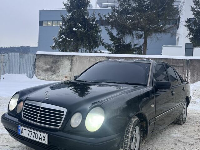 Черный Мерседес Е-Класс, объемом двигателя 2 л и пробегом 320 тыс. км за 2800 $, фото 1 на Automoto.ua