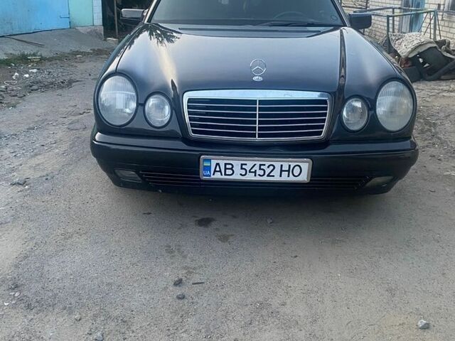 Чорний Мерседес Е-Клас, об'ємом двигуна 2 л та пробігом 297 тис. км за 2999 $, фото 1 на Automoto.ua