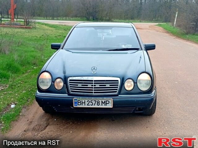 Черный Мерседес Е-Класс, объемом двигателя 2.2 л и пробегом 400 тыс. км за 4100 $, фото 1 на Automoto.ua